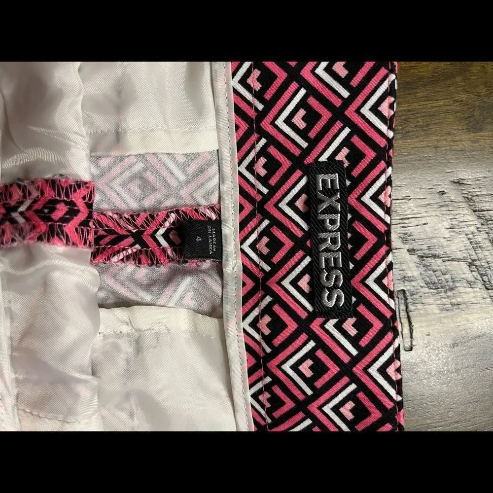 Express Small Geometric Pattern Dress Shorts, Women's Size 4